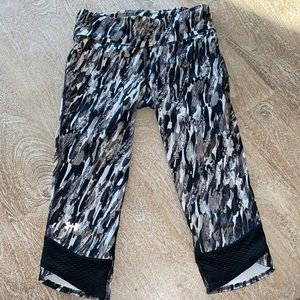 Under Armour Womens Fly Heatgear Compression Capri Leggings, Hi Rise SZ Small